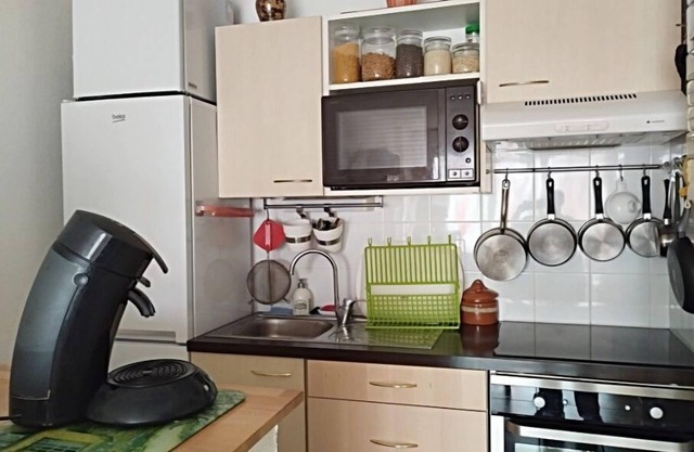 Location Court Séjour Petit Appartement Équipé. Pas Animaux , non Fumeur