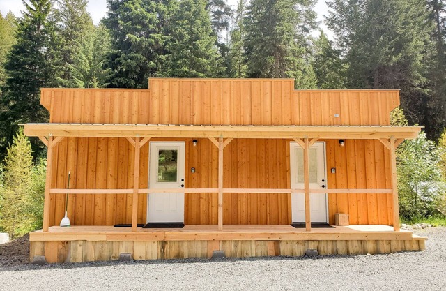Located 9 miles from Anthony Lakes Mountain Resort.