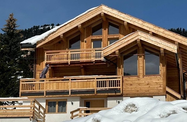 Located in the heart of Montgenèvre, family chalet with a sun-drenched terrace.