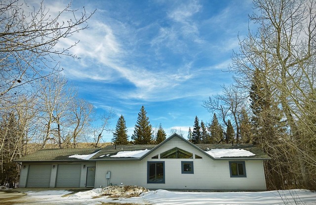 Located on Rock Creek, Hot Tub and Minutes to Skiing