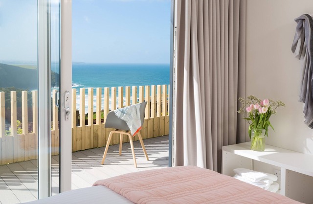 LOCATION LOCATION! BEACH FRONT HOLIDAY HOME WITH PANORAMIC SEA VIEWS AND PARKING