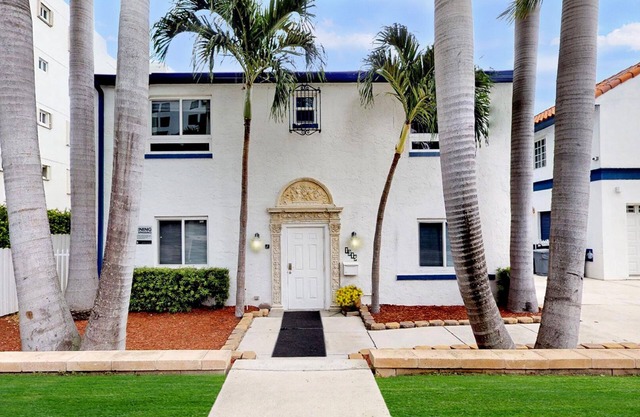 Location Location Location! In the Heart of South Beach.