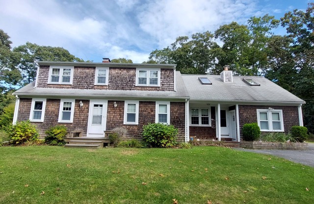LOCATION! LOCATION! OLD SILVER BEACH! Saturday to Saturday weekly rental