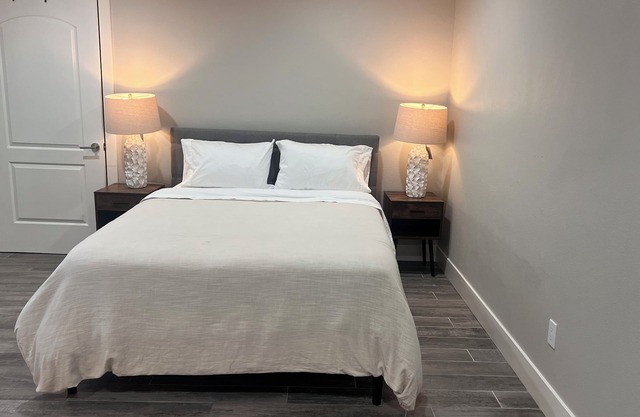 LOCATION LOCATION 2 bedroom 1.5 bathroom Boutique style appartment