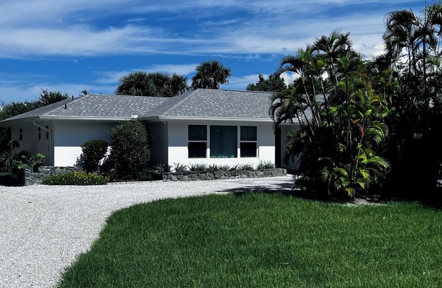 Location & Privacy! House with Pool near Beach