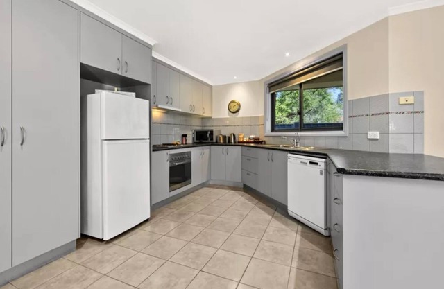 Location, Spacious and Spotless - Bright, Victoria