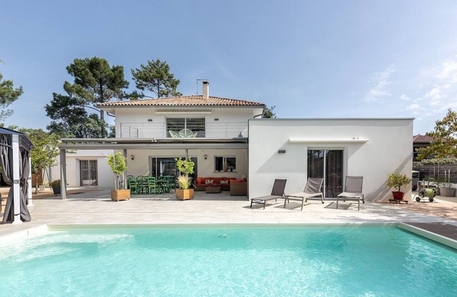 LOCATION VILLA MIMIZAN PLAGE 10 PERSONNES 5 CHAMBRES 3 SALLES D'EAU PISCINE SPA