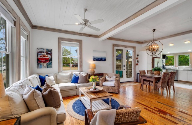 Location! Wonderful, Comfortable, Spacious House!