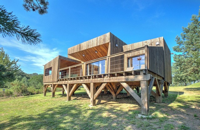 Lodge Bruyère – Cottage with Private Pool, Wi-Fi, Air Conditioning & Golf View