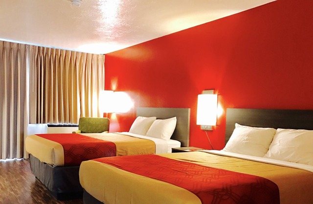 Lodge Falls Hotel