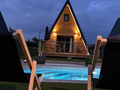 Lodge Lady Tipi 2