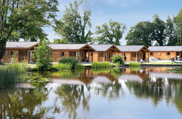 Lodge with one double and one twin.