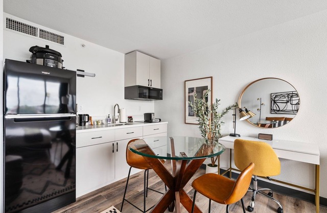 Lodgeur | Studio w/fast WiFi & desk | Upper Kirby