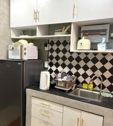 Loft type Condo Unit with pool and netflix