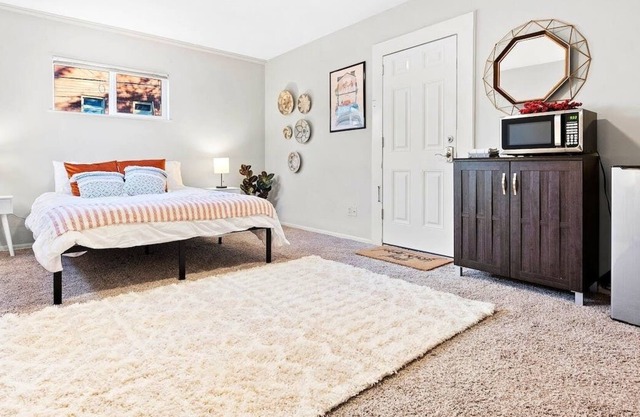 Loftium | Bright Suite In the Heart of South Broadway!