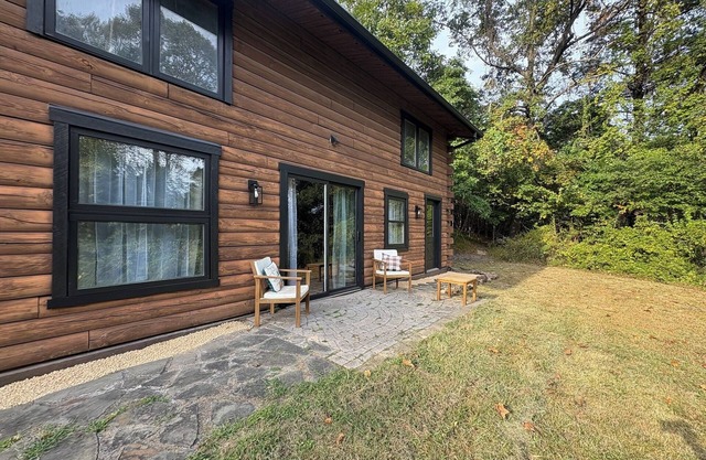 Log Cabin Hideaway - off Route 30 - Game Room - Sleeps 10