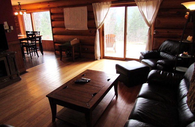 Log Home Getaway with Incredible Mountain Views