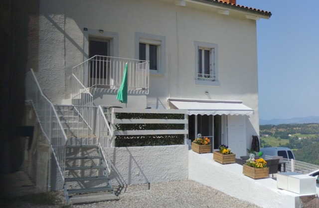 “Loire Valley” Apartment Overlooking the Loire Valley, Terrace and Balcony