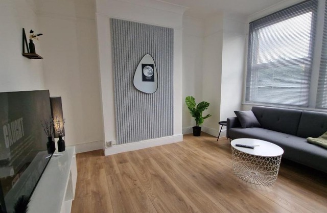 London 3 bedrooms House with Parking
