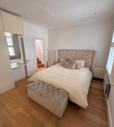 London Family Sleep 8 w 4 Baths WiFi 1m Tube
