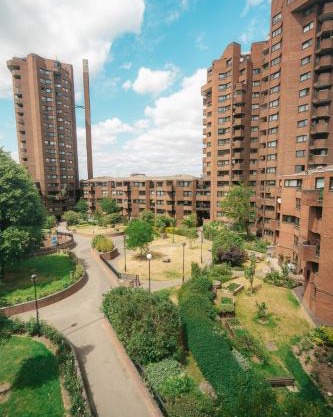 London Luxury Flat - Upper Whistler Walk