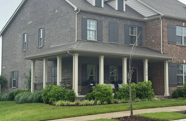 Long Hollow Pike! Charming 3-bedroom townhome. Pet-friendly. Neighborhood pool!