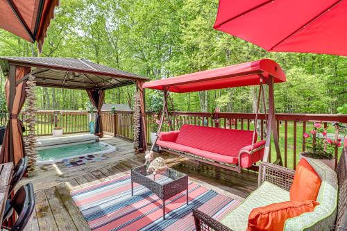 Long Pond Home with Hot Tub about 8 Mi to Kalahari!