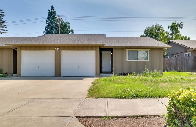 *Long Stay* Pet Friendly Lovely West Salem Home.