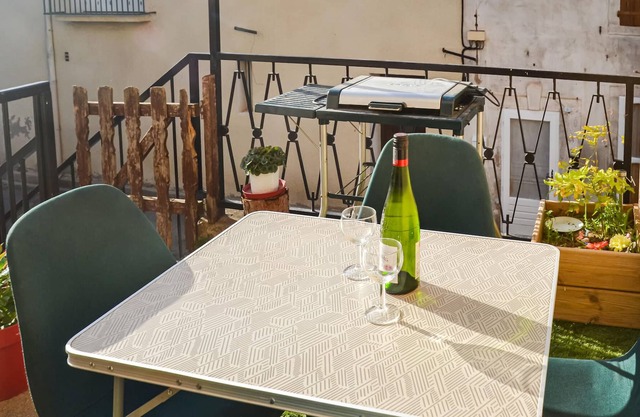 Look forward to a wonderful vacation in this bright and friendly apartment in the beautiful Languedo