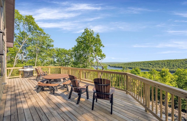 Look Out Lodge, Near JFBB & Jim Thorpe with Spectacular Lake and Mountain Views!