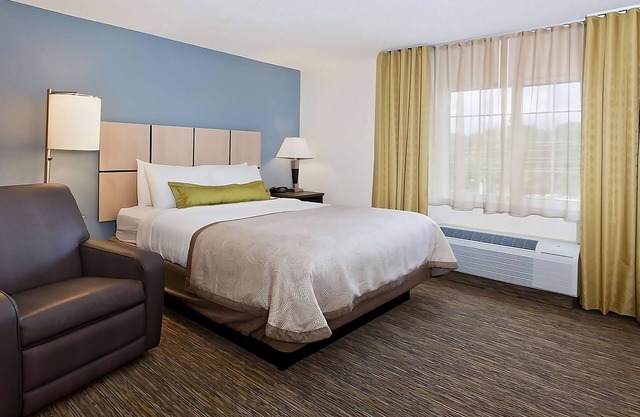 Looking for Place to Relax? Suite w/Private Kitchen, Free Parking!