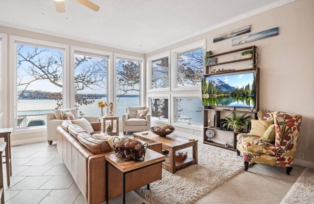Lookout Lodge - Private Dock, Firepit, Smoker & More!