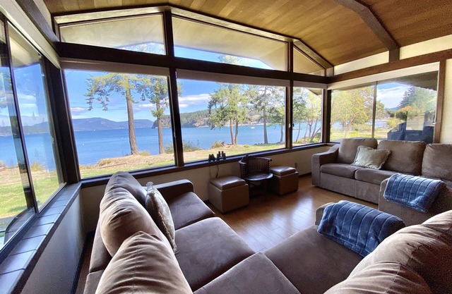 Lopez Island Beachfront Sanctuary - Hot-tub - Amenities