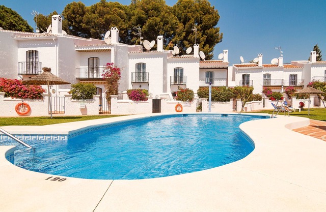 Los Pinos 25 Villas by Casasol
