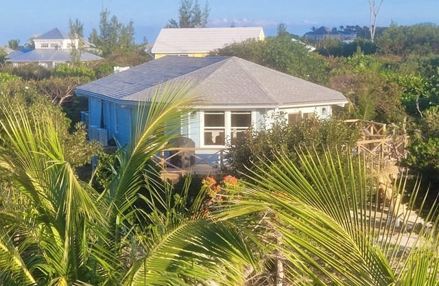 Lost Together-Your Serene Retreat on Elbow Cay-just a 3 minute walk to beach!