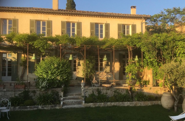 Lourmarin facing the castle, old bastide, garden and pool