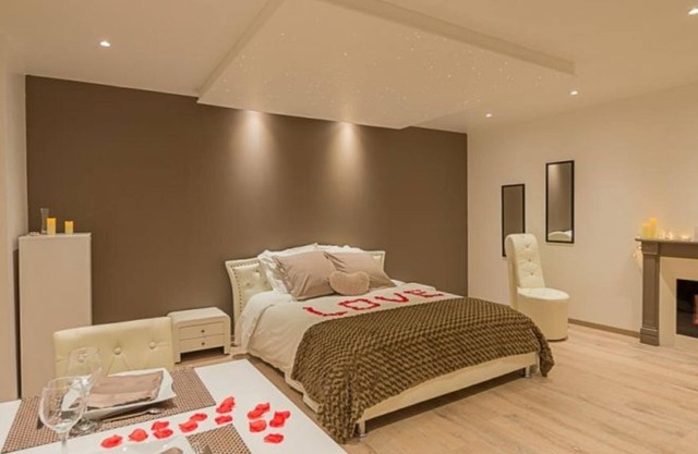 Love Room - Auvergne, Massif Central, at the Foot of the Volcanoes