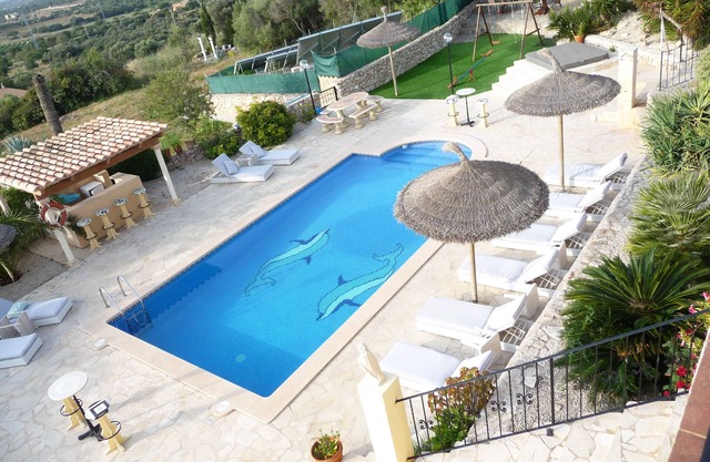 Lovely country house with solar heated pool, great sea views with free Wifi