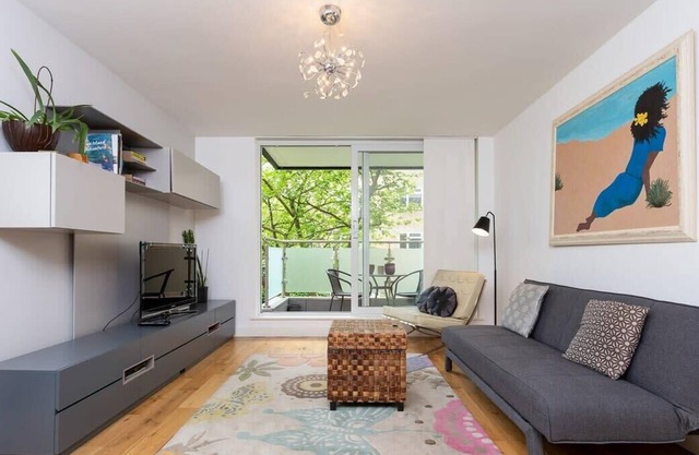Lovely 1 Bedroom Apartment with Balcony in Putney