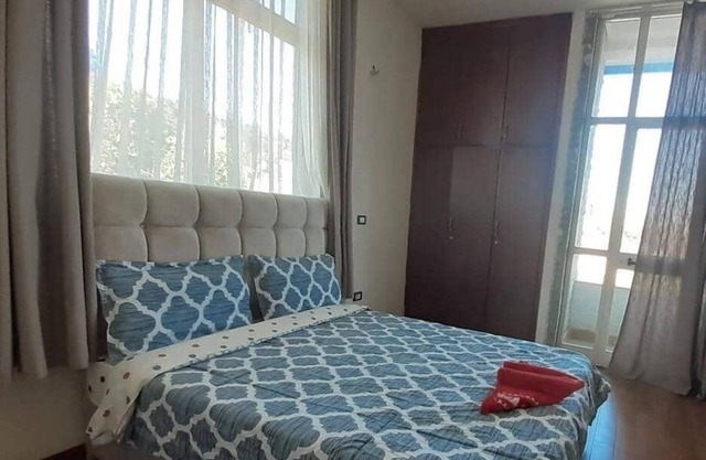 Lovely 1 Bedroom Condo