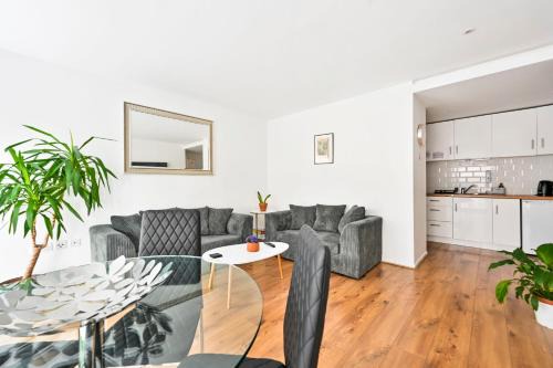 Lovely 2-Bed, sleeps 6, Near Stratford station & Abba Voyage,