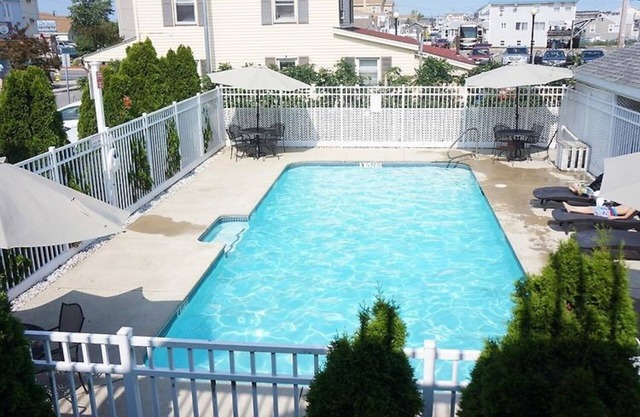 lovely 2-bedroom apartment with pool 3C