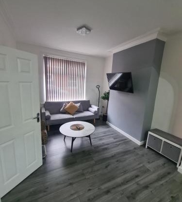 Lovely 2-bedroom house close to Media City.