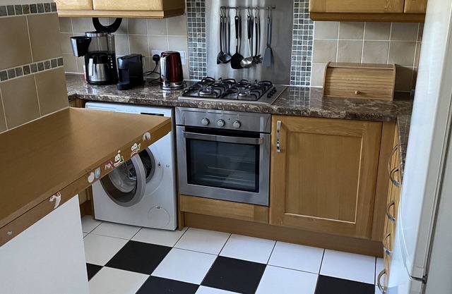 Lovely 2 bedrooms, 2 balconies apartment in central London