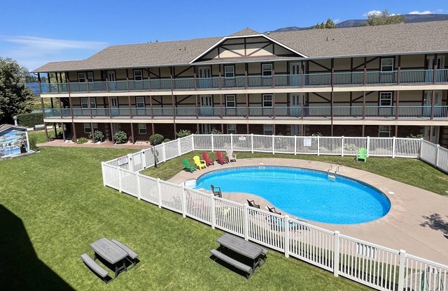 Lovely 3-bedroom Condo in the heart of Okanagan Falls