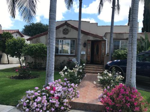 Lovely 3 Bedroom House Beverly Hills