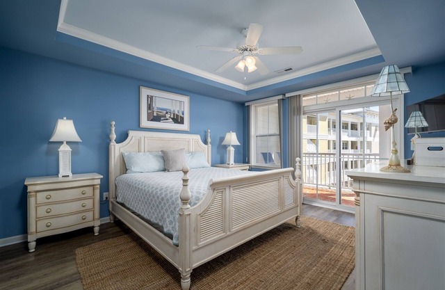 Lovely 3 BR Sunset Island Condo, Indoor & Outdoor Pools, FREE Linen & Towel Pkg