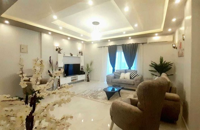 Lovely 3Bedroom Apt w Pool and Beach Access