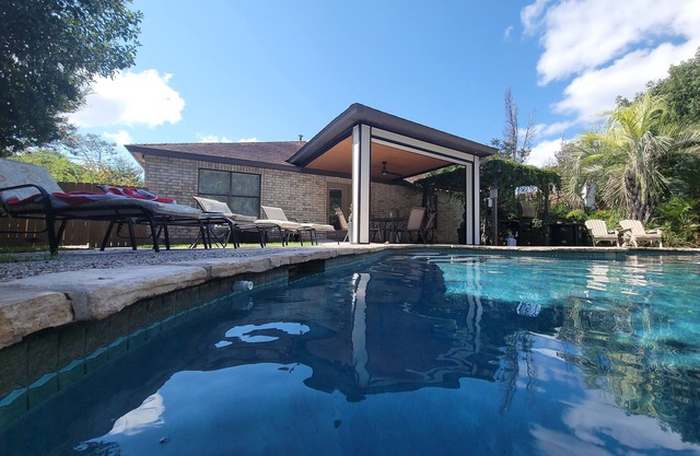 Lovely 4 bedroom home, with pool , heating pool is 45$ a day extra on request
