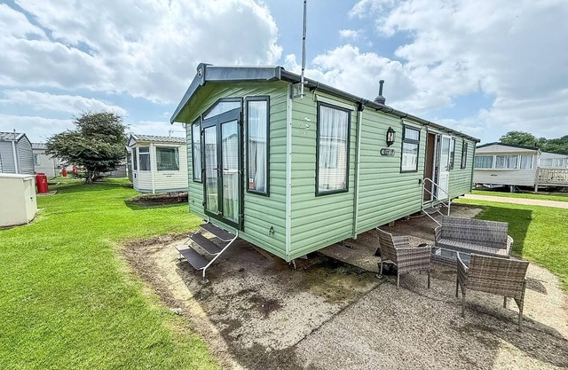 Lovely 4 berth caravan with at Broadland Sands Holiday Park ref 20050BS
